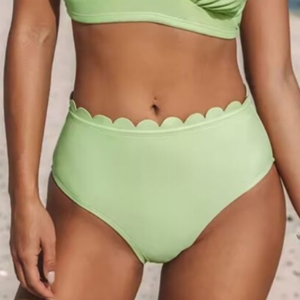 Cupshe Light Green Scalloped High-Waisted Bikini Bottom